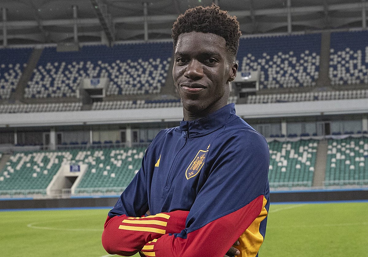 Assane posa en la concentración de la sub 21 de hace un mes en Uzbekistán