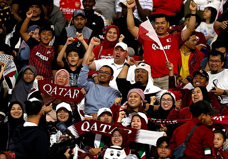 Aficionados de Qatar durante la visita mundial