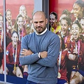 Otra vez un hombre dirige a las mujeres