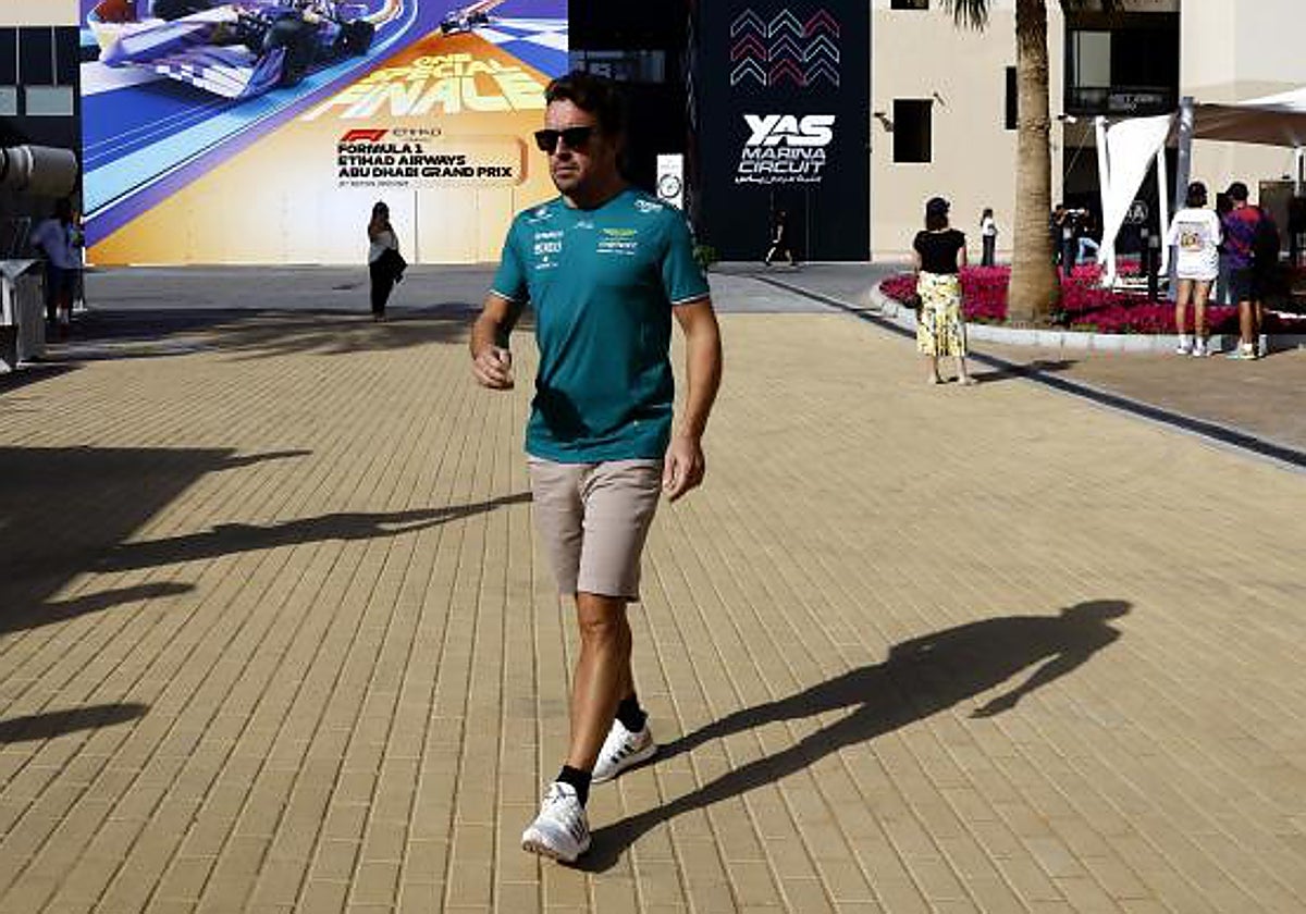 Alonso, llegando al circuito de Abu Dabi