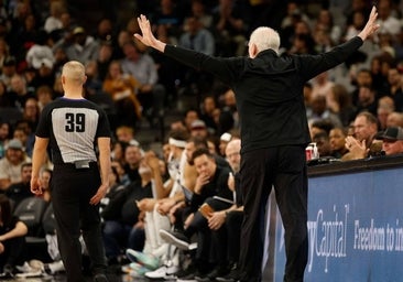 Ya es historia del deporte: Gregg Popovich coge el micrófono para abroncar a sus aficionados en pleno partido