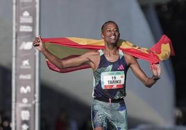 La rajada de Tariku Novales tras firmar el récord de España en el Maratón de Valencia