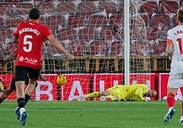 Infamia arbitral en Son Moix (1-0)