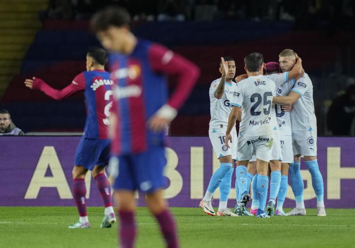 Los jugadores del Girona celebran el primer gol del encuentro