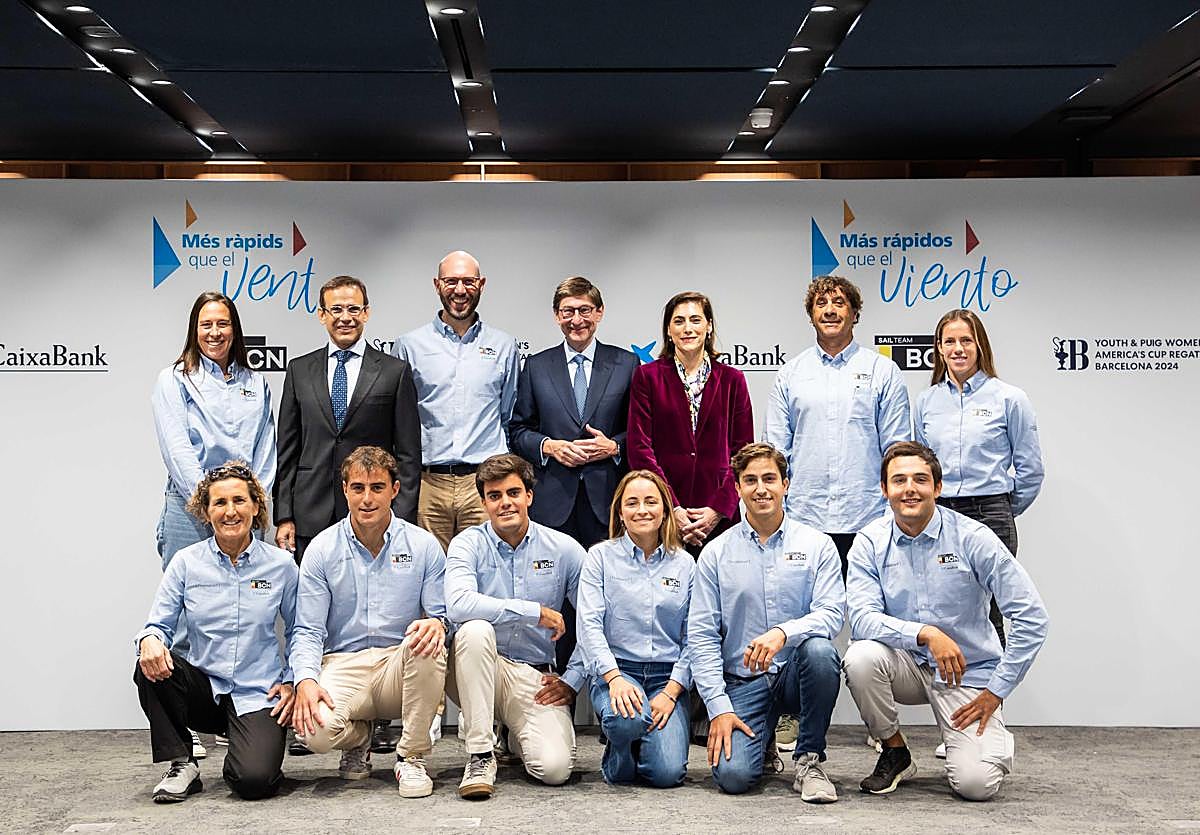 José Ignacio Goirigolzarri, presidente de CaixaBank; Jaume Masana, director de negocio de CaixaBank; y Maria Luisa Martínez, directora de comunicación y relaciones institucionales, junto al equipo español