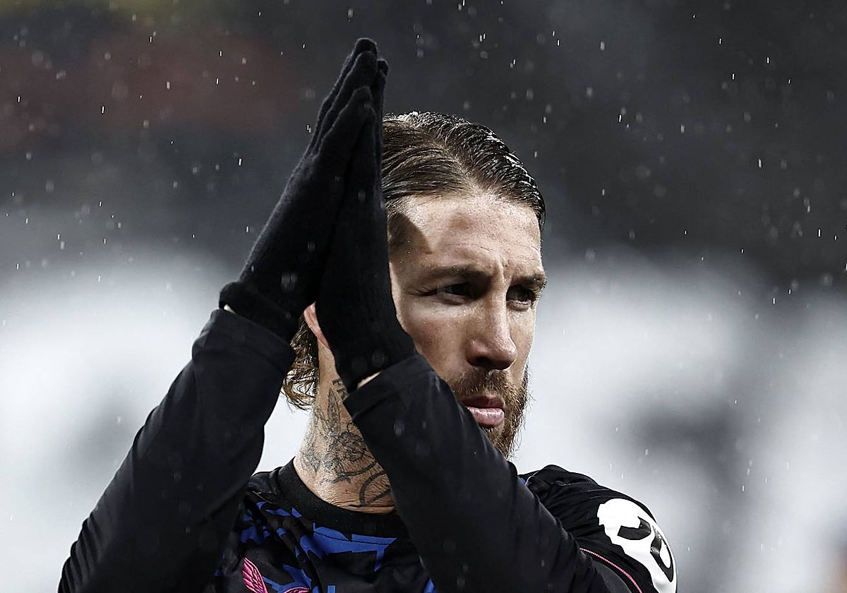 Sergio Ramos pidiendo disculpas tras la derrota ante el RC Lens