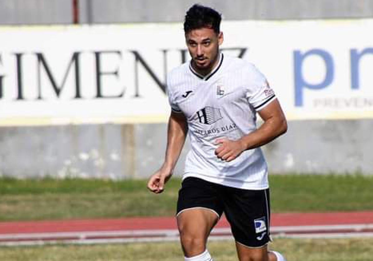 Aday Brian Alonso con la camiseta del Plasencia, su anterior club antes de fichar por el Teror