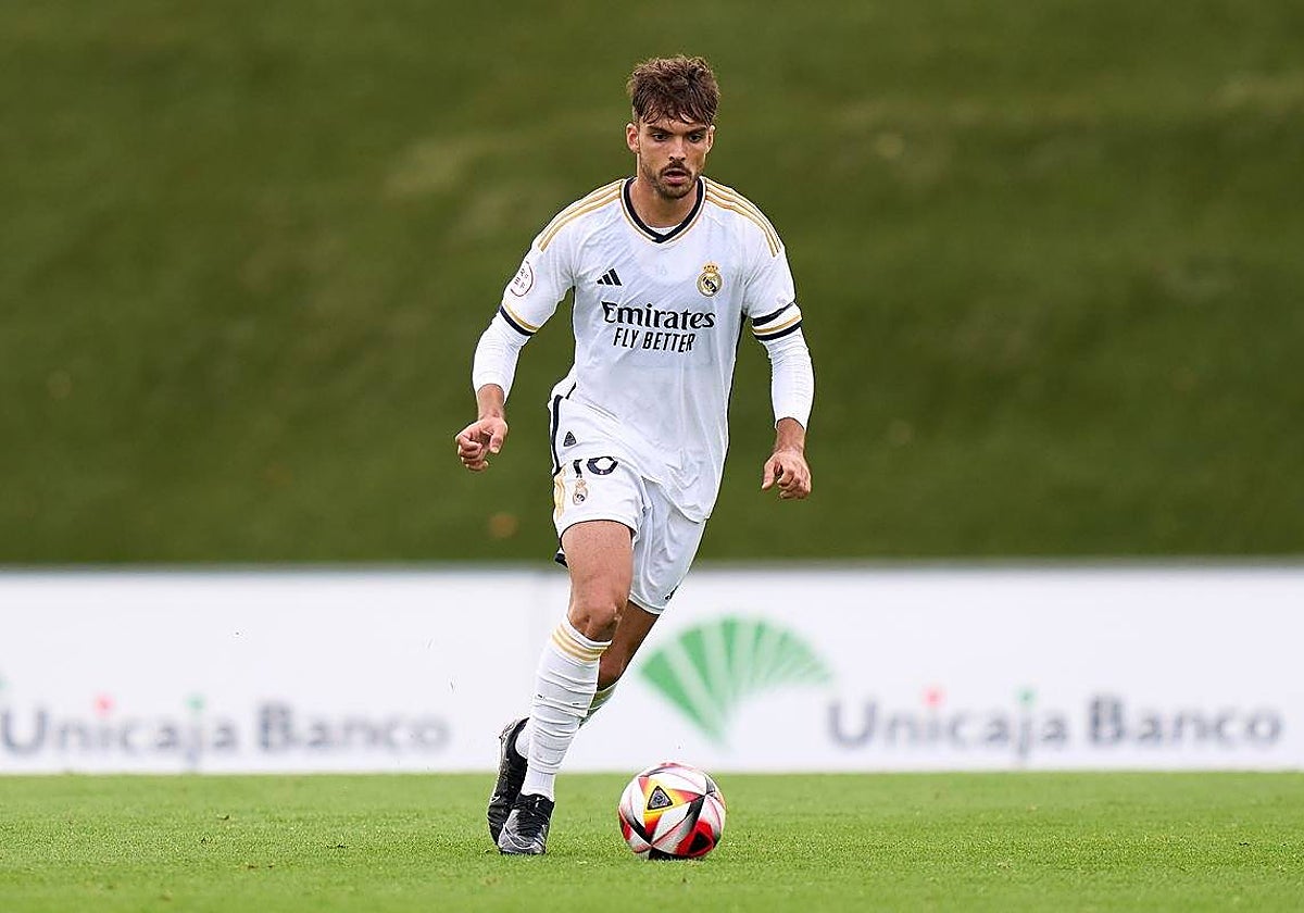 Asencio, durante un partido con el filial del Real Madrid