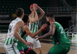 El Betis se quema jugando con el fuego del triple (64-61)