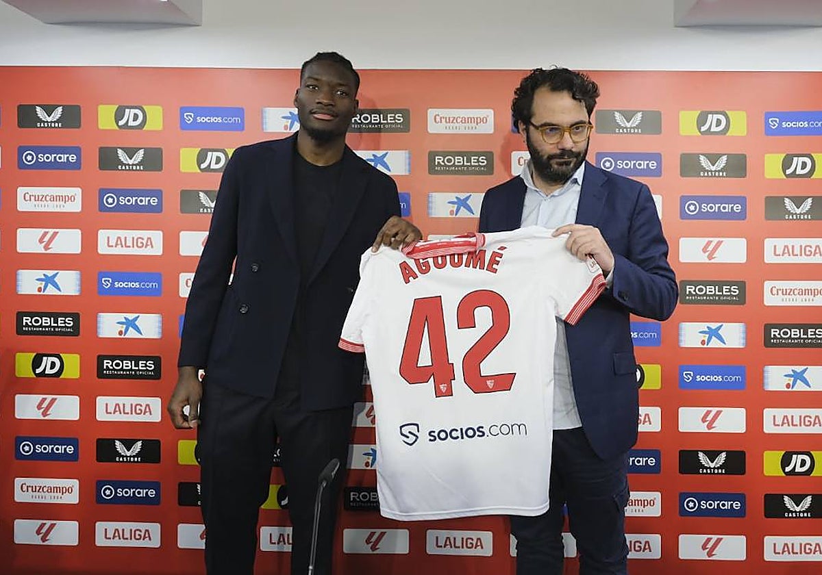 Agoumé y Víctor Orta, en la sala de prensa del Ramón Sánchez-Pizjuán