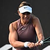 Badosa pasa por encima de Pavlyuchenkova