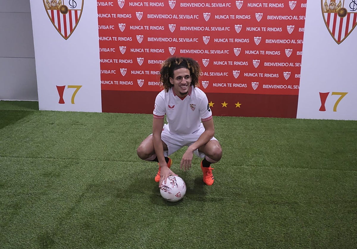 Hannibal, en su presentación como futbolista del Sevilla FC