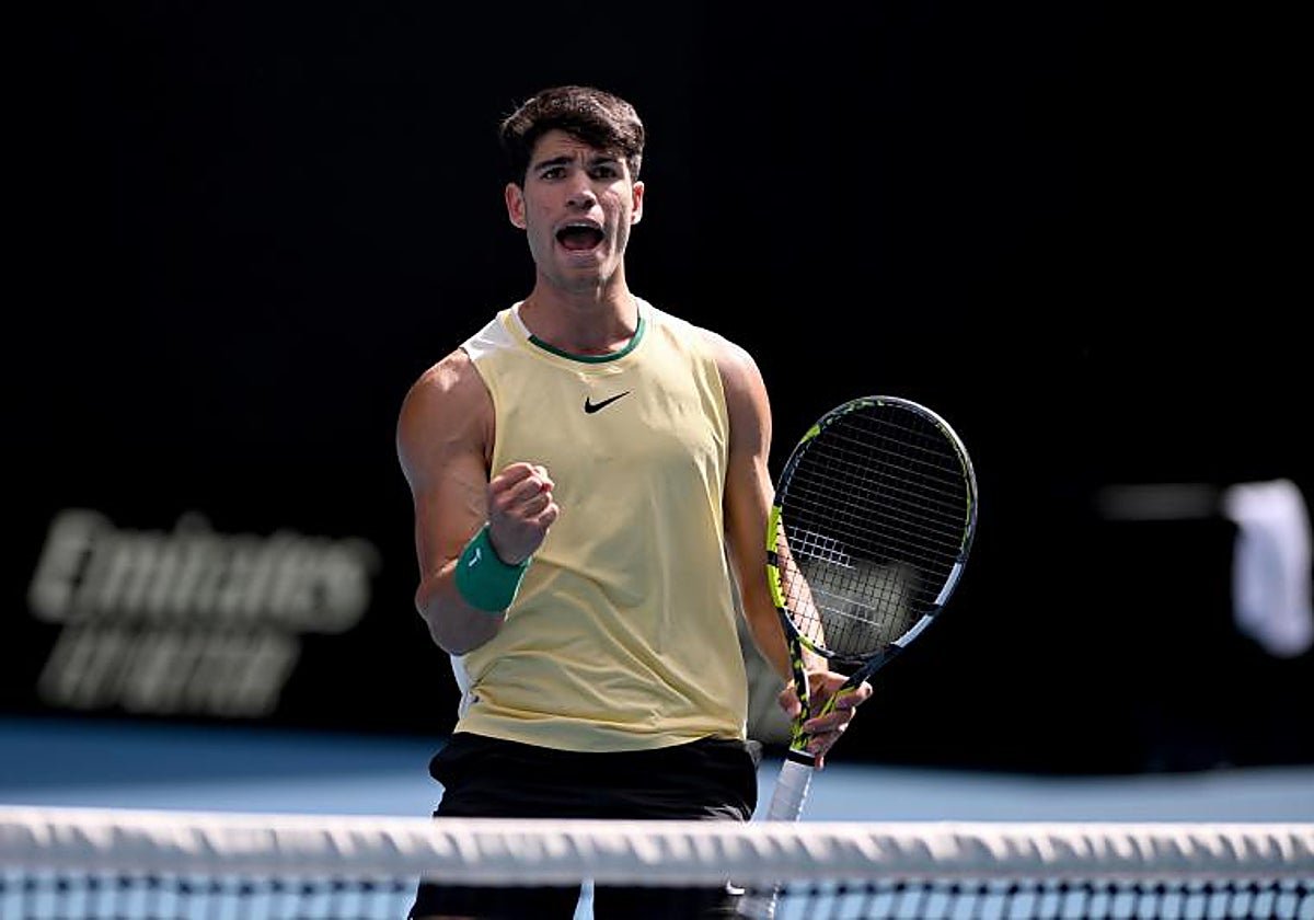 Alcaraz celebra un tanto ante Sonego