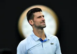 Djokovic celebra su centenario en Melbourne con el pase a octavos