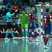 Las conversaciones públicas de los árbitros llegan también al fútbol sala: «¡Te la ha salvado, iba para dentro!»