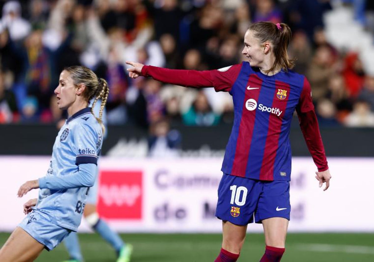 Caroline Graham Hansen celebra uno de sus tres goles ante el Levante