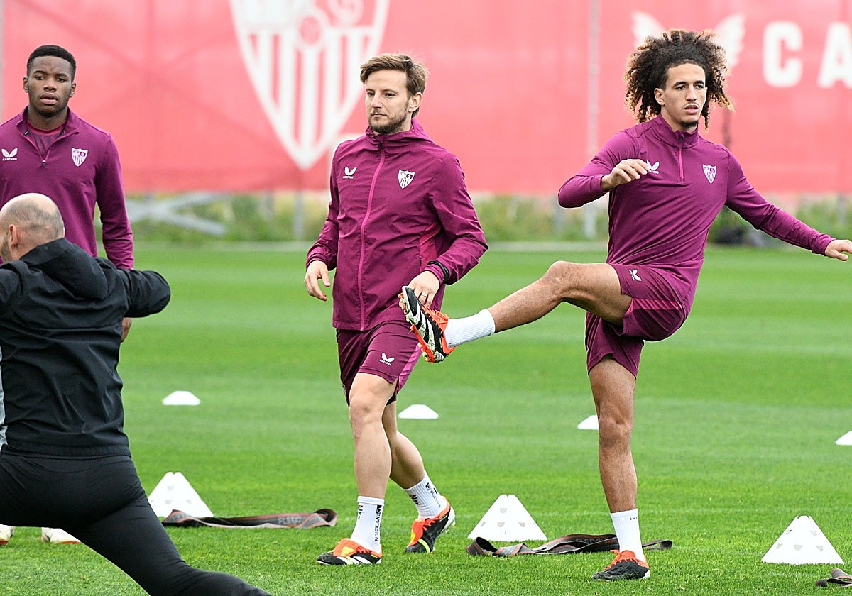 Rakitic y Hannibal, en la sesión preparatoria del Sevilla FC