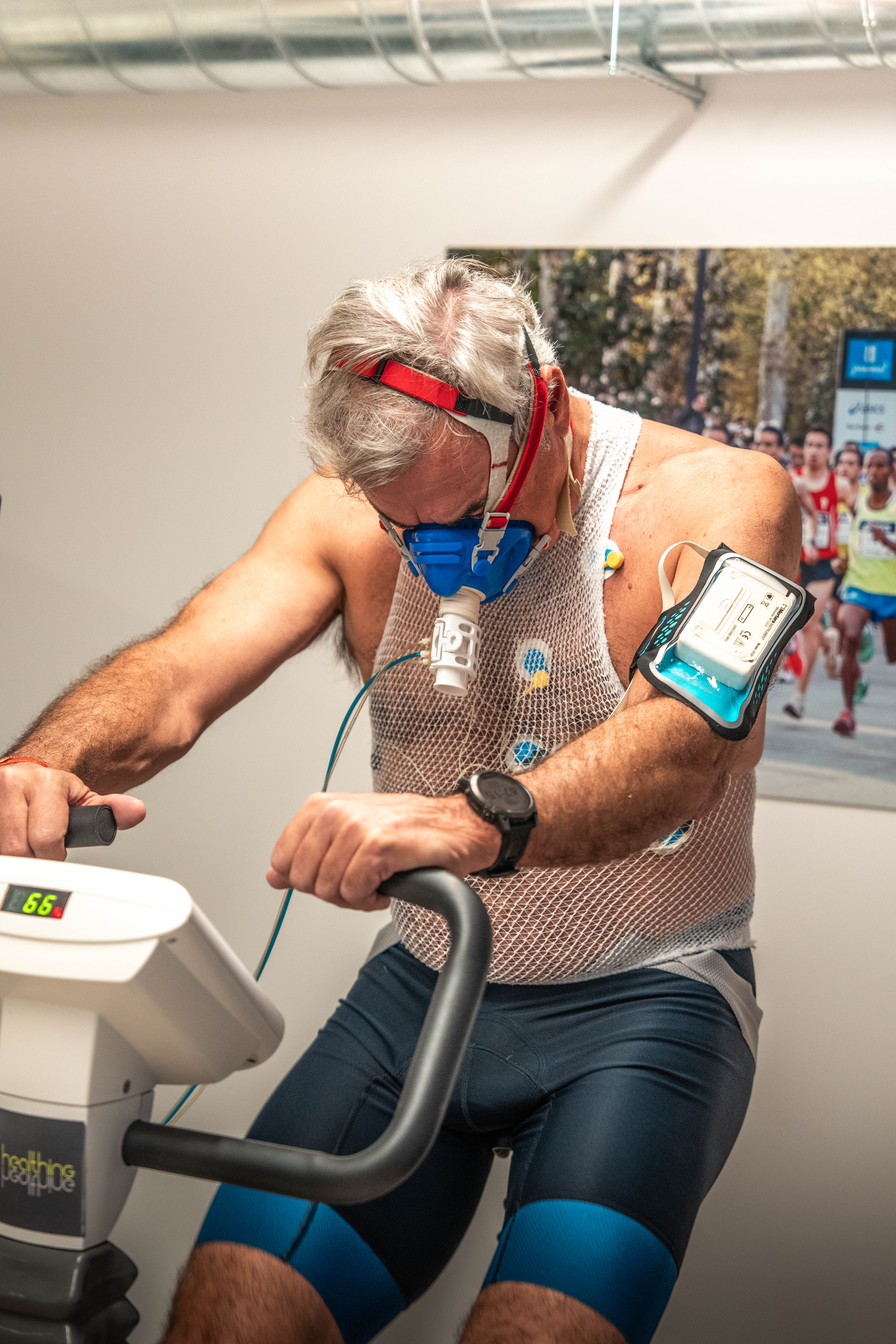 Carlos Sainz, entrenamiento de élite más allá de los 60, en imágenes