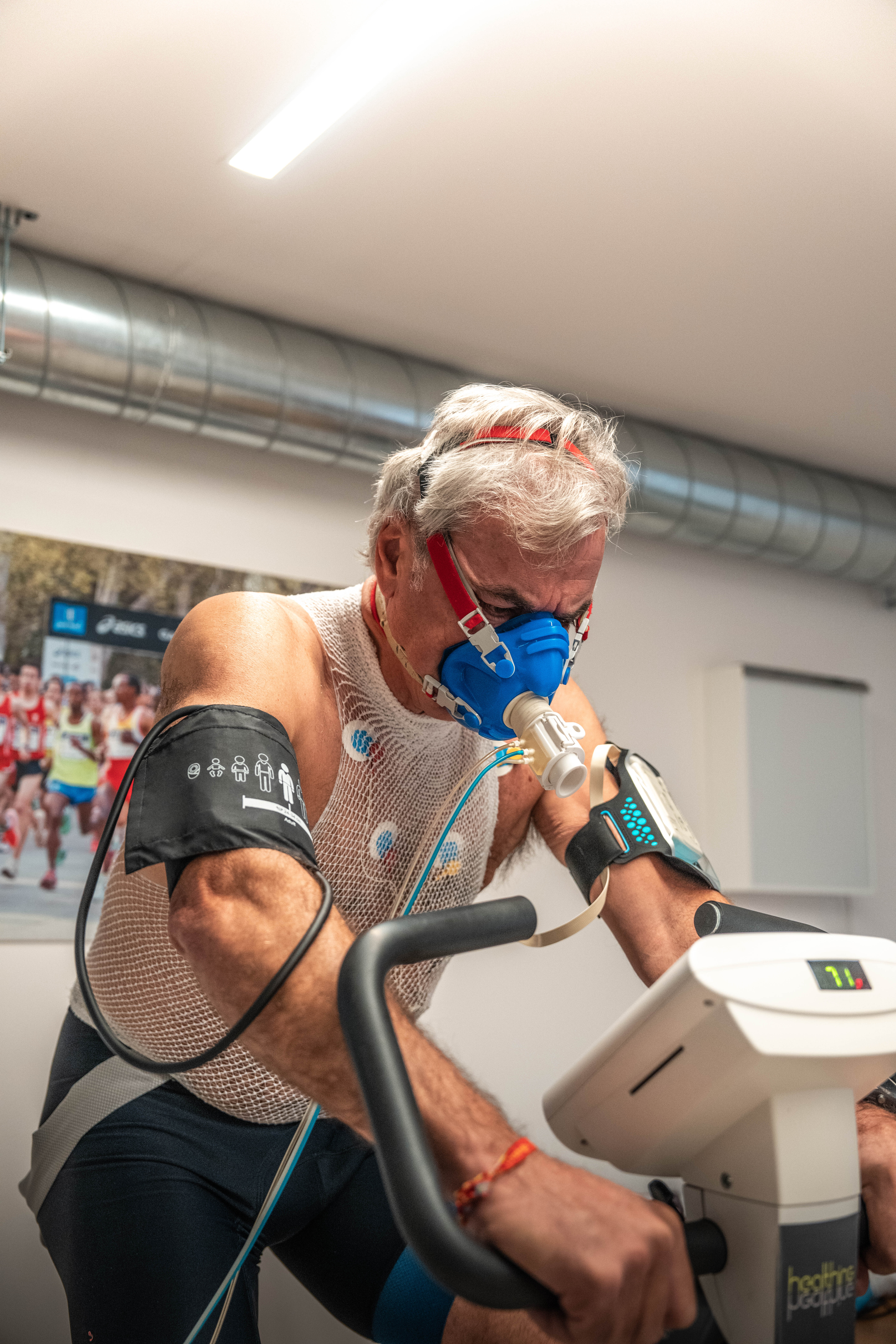 Carlos Sainz, entrenamiento de élite más allá de los 60, en imágenes