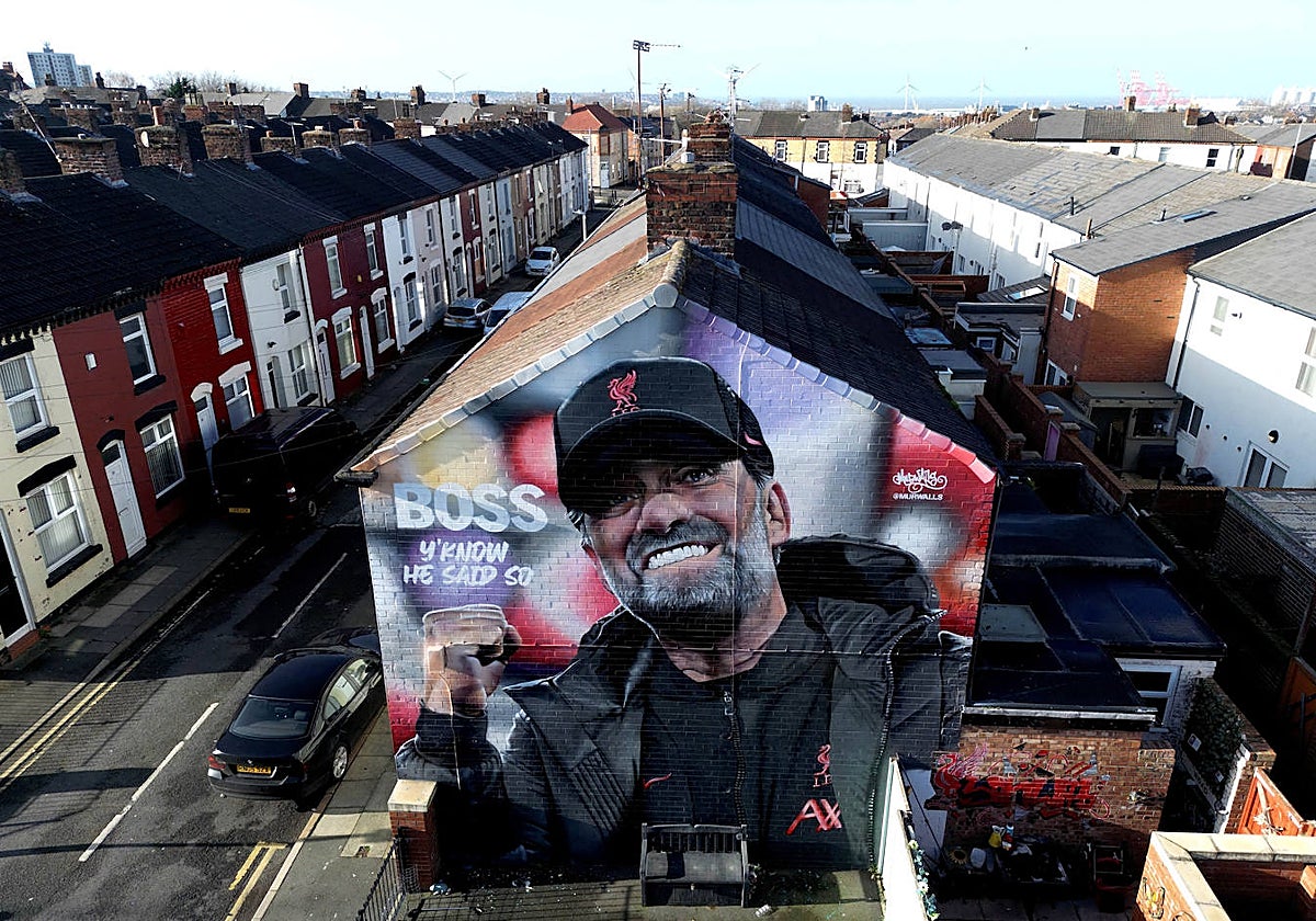 Un mural de Klopp en un barrio residencial de Liverpool
