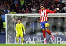 Giménez, el central lesionado, vuelve a caer