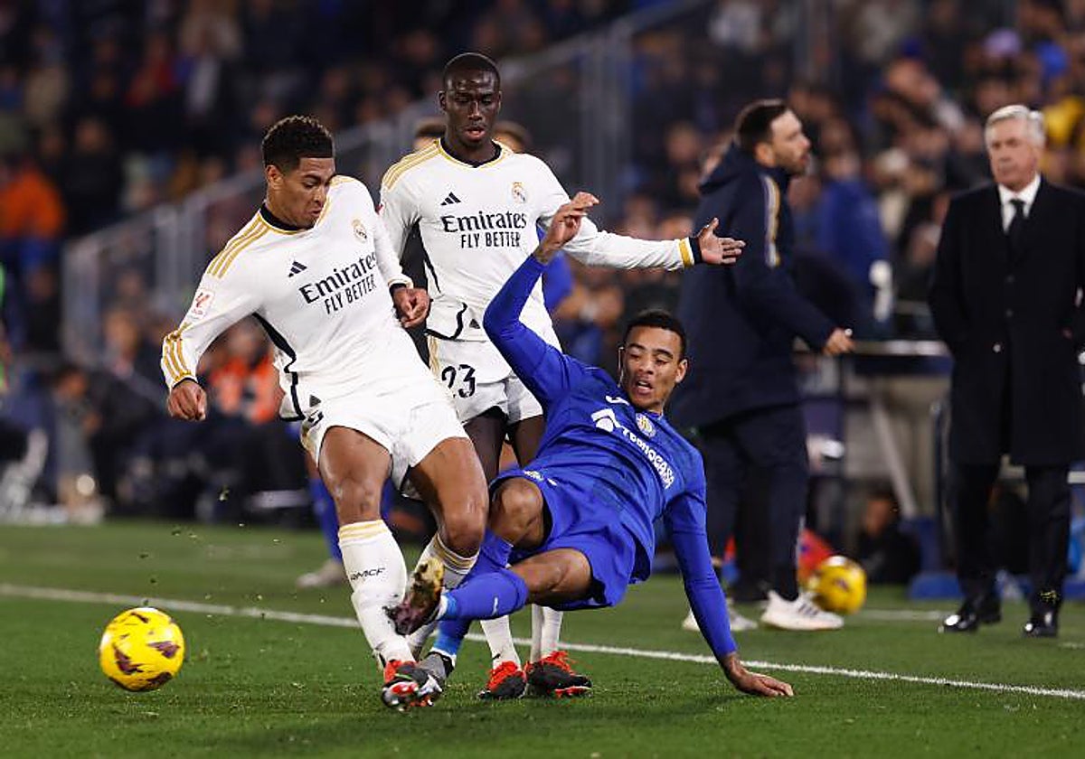 Belllinbgham y Greenwood durante el partido entre Getafe y Real Madrid