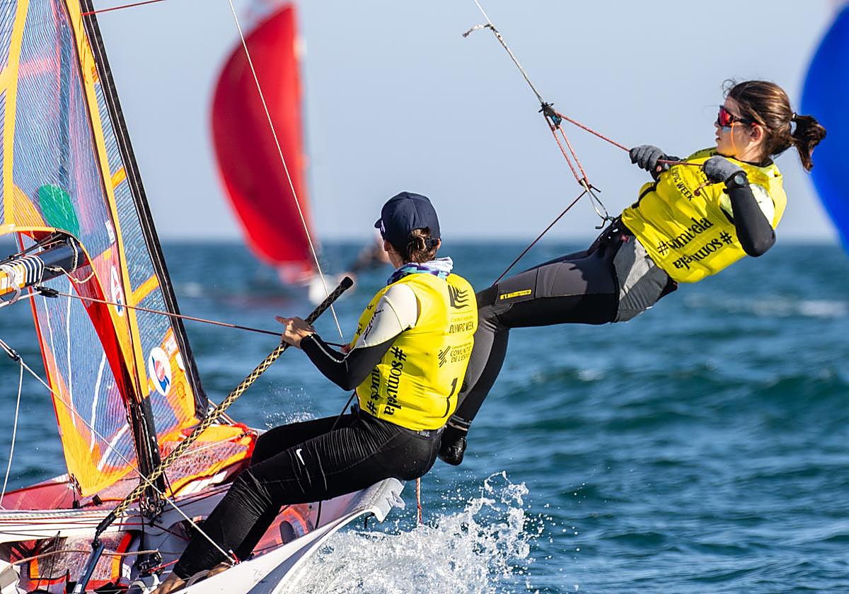 Sara e Isa Momplet siguen líderes en 29er, tras la tercera jornada de la Olympic Week
