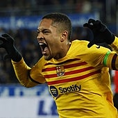 El Barça mejora y gana a un Alavés fallón