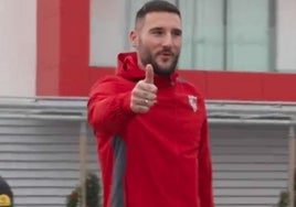 El Sevilla celebra la evolución de Gudelj en la recuperación de su lesión