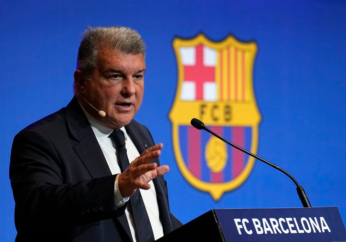 Joan Laporta da explicaciones durante un acto del Barcelona