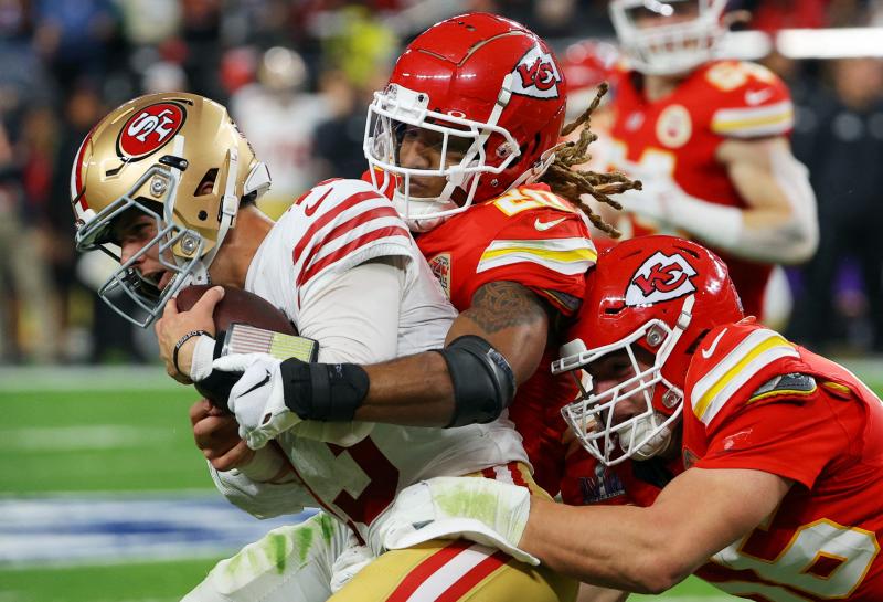 La Super Bowl, en imágenes: las mejores jugadas, el espectáculo de Usher, las reacciones de Taylor Swift y un espontáneo que ha saltado al campo