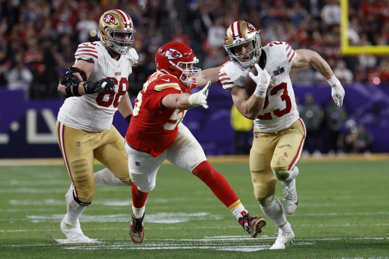 La Super Bowl, en imágenes: las mejores jugadas, el espectáculo de Usher, las reacciones de Taylor Swift y un espontáneo que ha saltado al campo