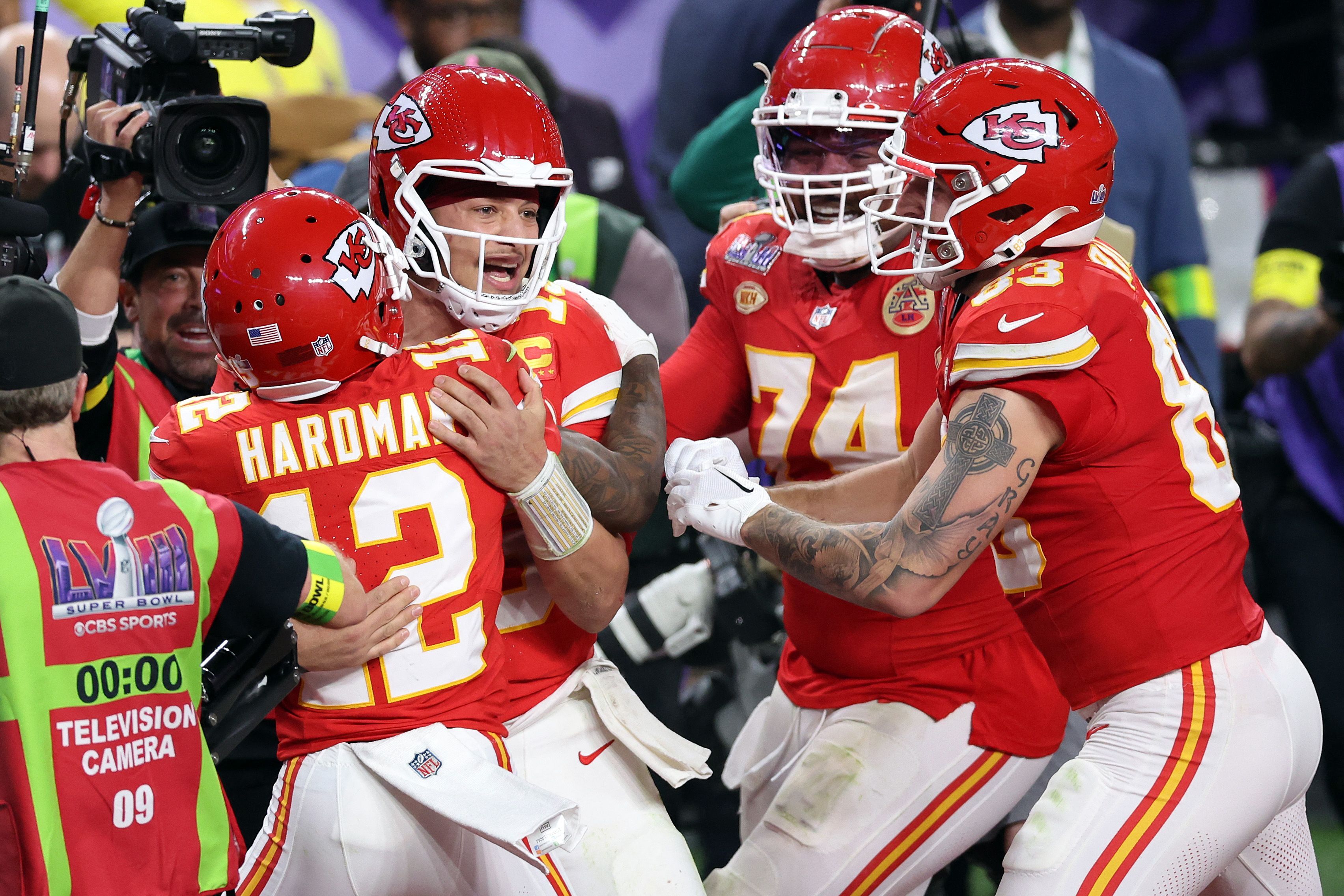 La Super Bowl, en imágenes: las mejores jugadas, el espectáculo de Usher, las reacciones de Taylor Swift y un espontáneo que ha saltado al campo