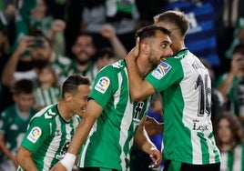 Álex Moreno y Borja Iglesias mantienen al Betis en su corazón y alaban a Pezzella