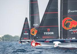 El Alinghi Red Bull Racing suizo «vuela» en las aguas del Mar Rojo
