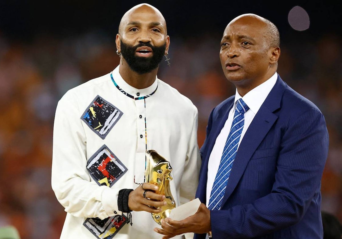 Emilio Nsue recibe la Bota de Oro de la Copa Árfrica