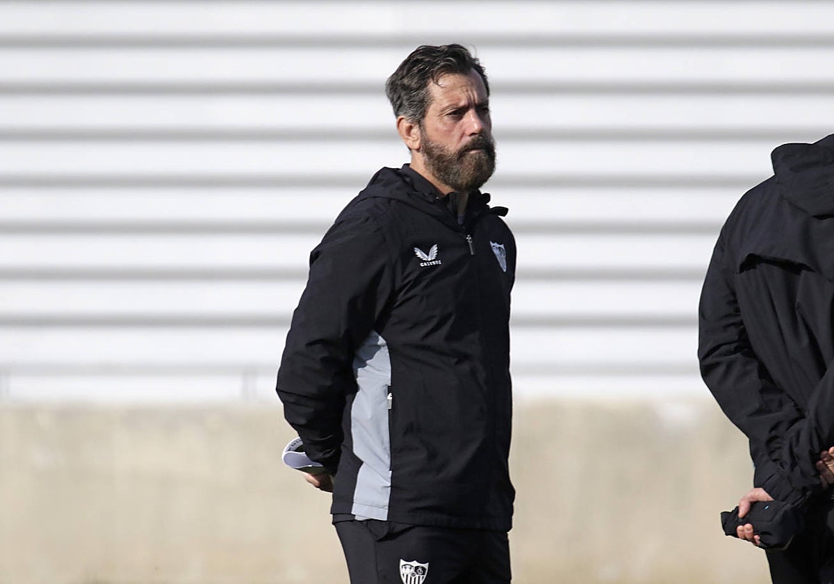 Quique Sánchez Flores, durante un entrenamiento del Sevilla