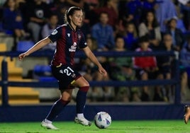 La internacional del Levante Anna Torrodà deja el fútbol de manera indefinida para cuidar su salud mental