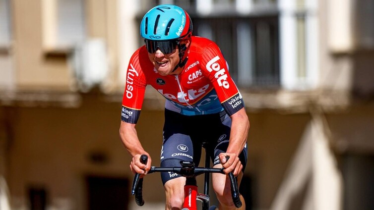 Maxim Van Gils se impone en la Vuelta a Andalucía más corta con ocho minutos de pedaleo
