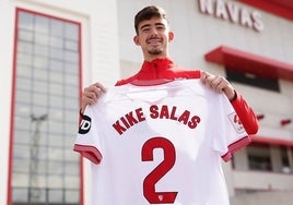 Kike Salas estrena dorsal con el primer equipo