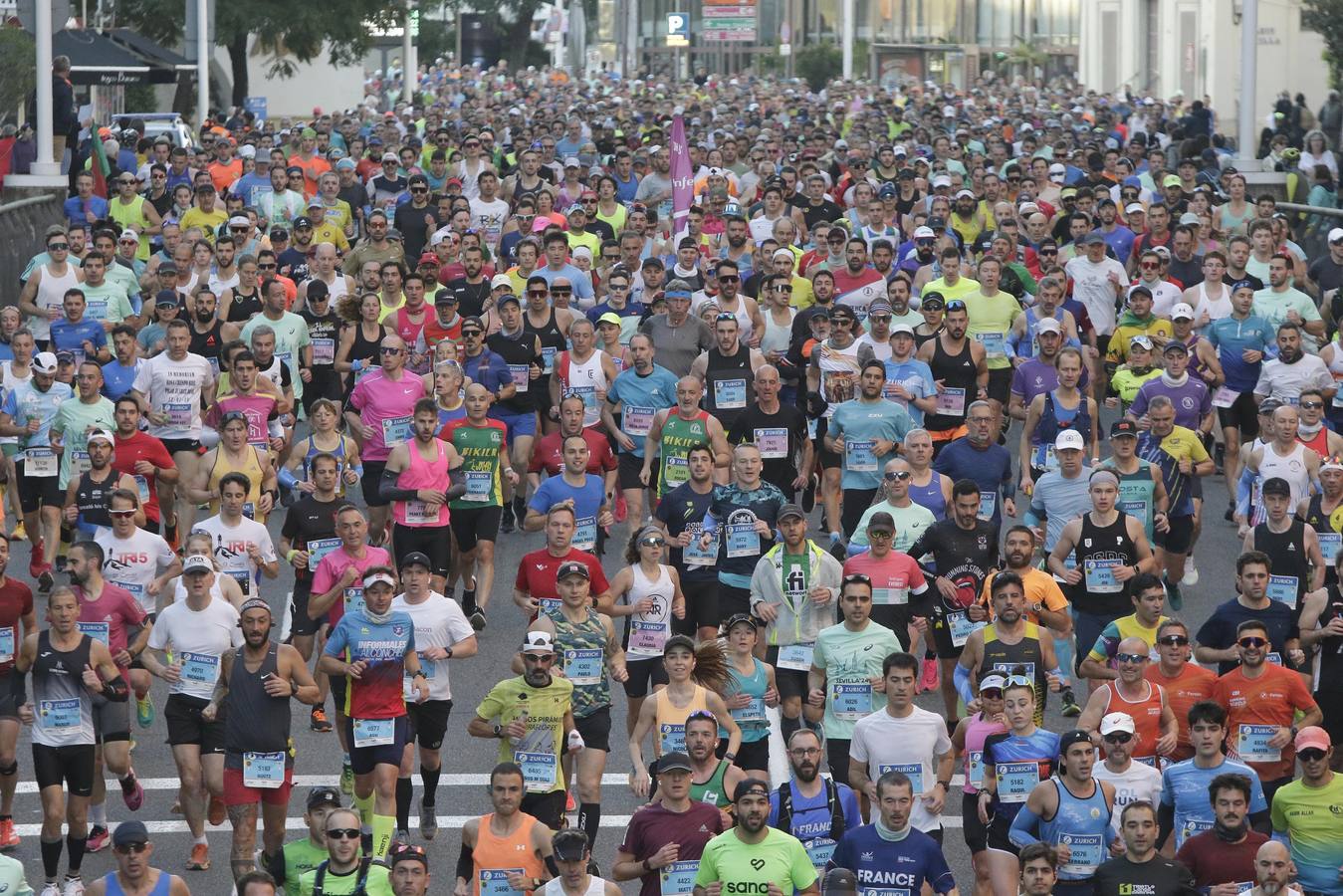 Corredores por el centro histórico de Sevilla