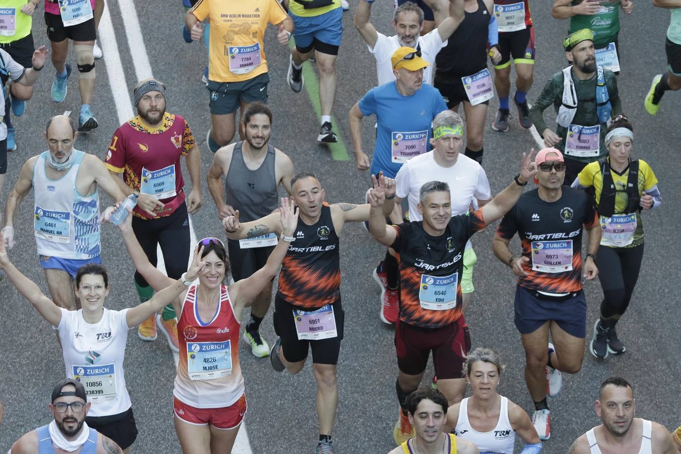 Corredores por el centro histórico de Sevilla