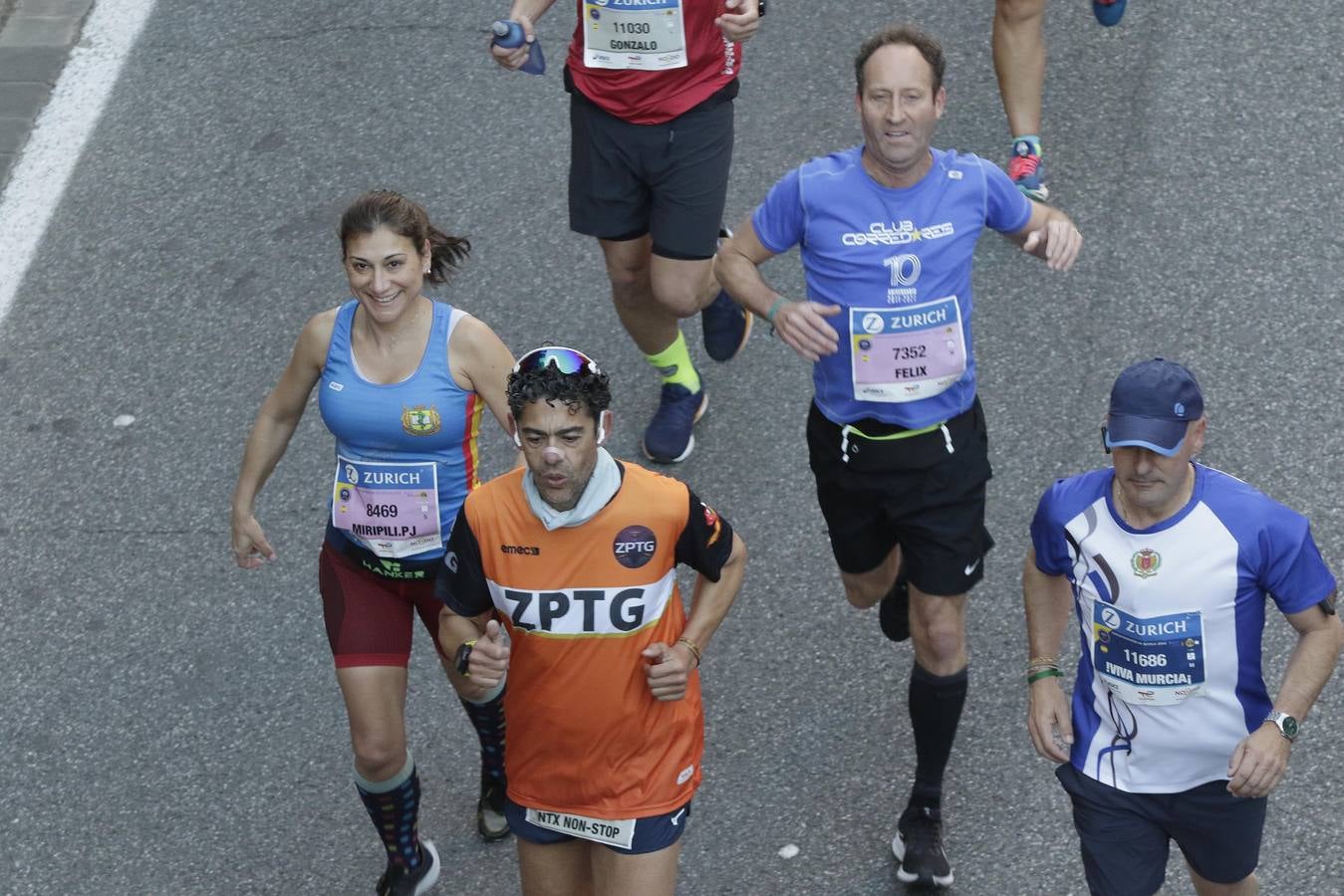 Corredores por el centro histórico de Sevilla