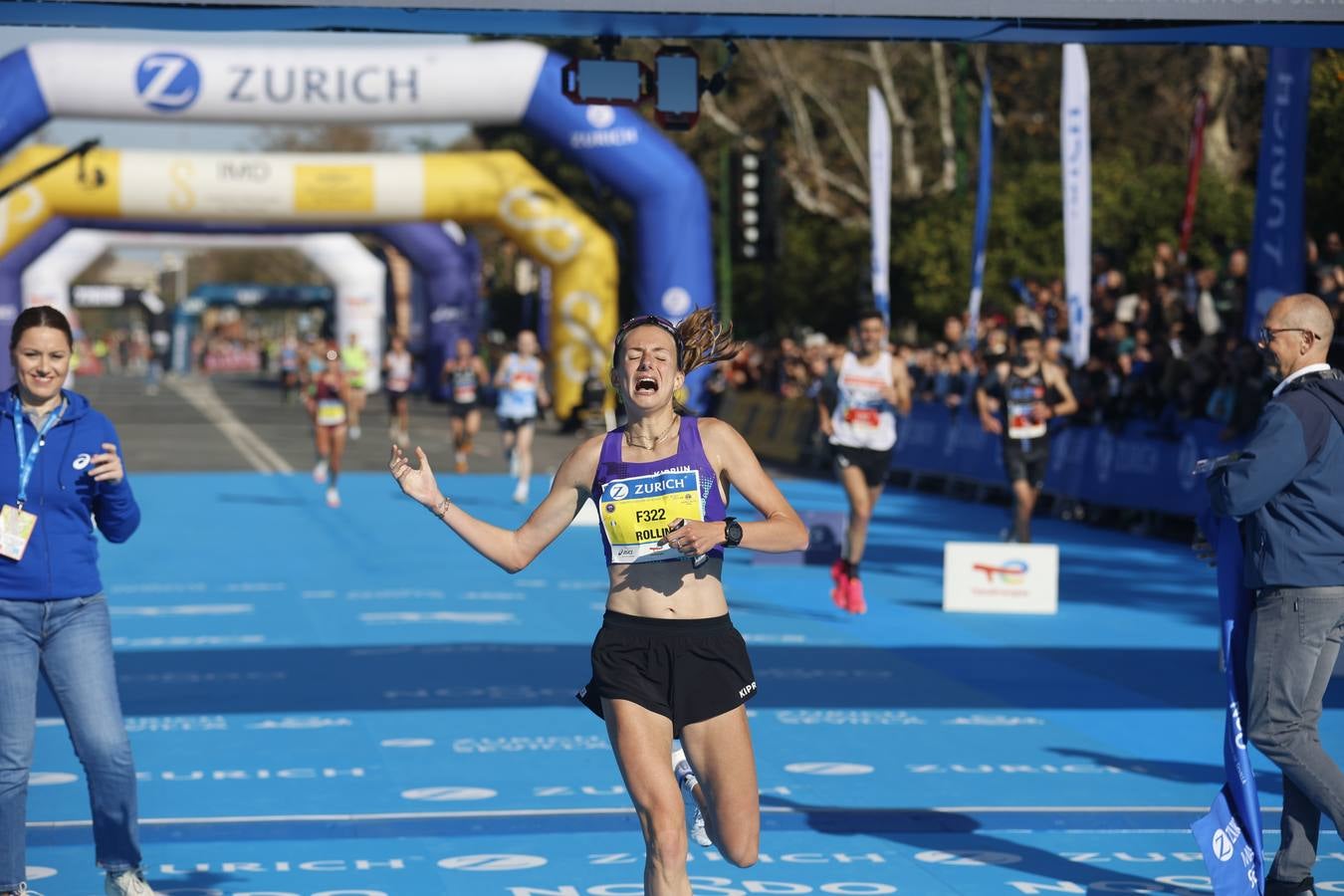 Corredores llegando a la meta del maratón
