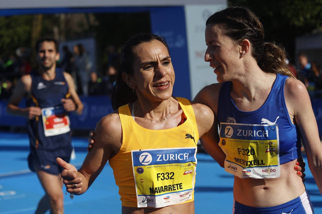 Corredores llegando a la meta del maratón