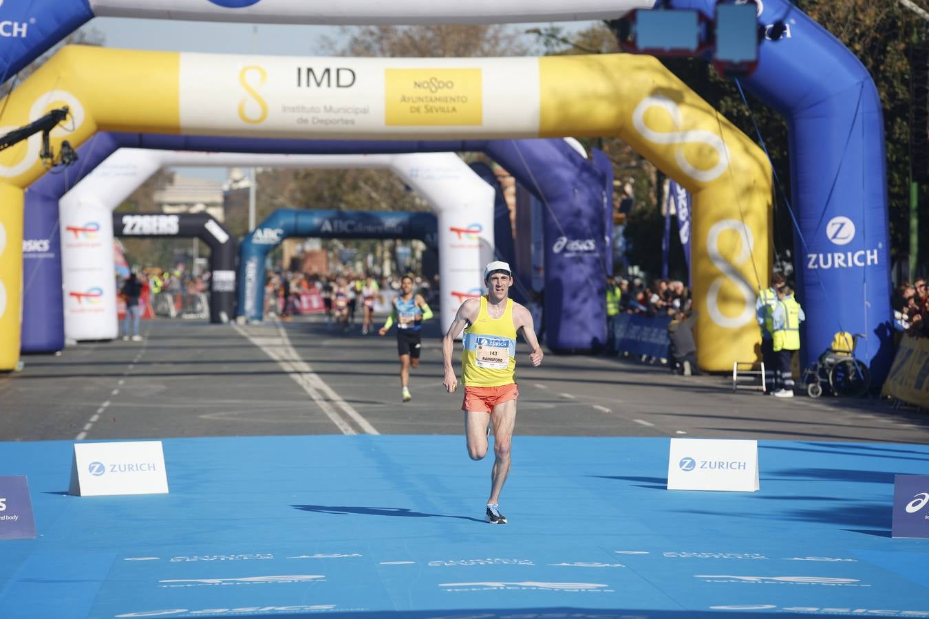 Corredores llegando a la meta del maratón