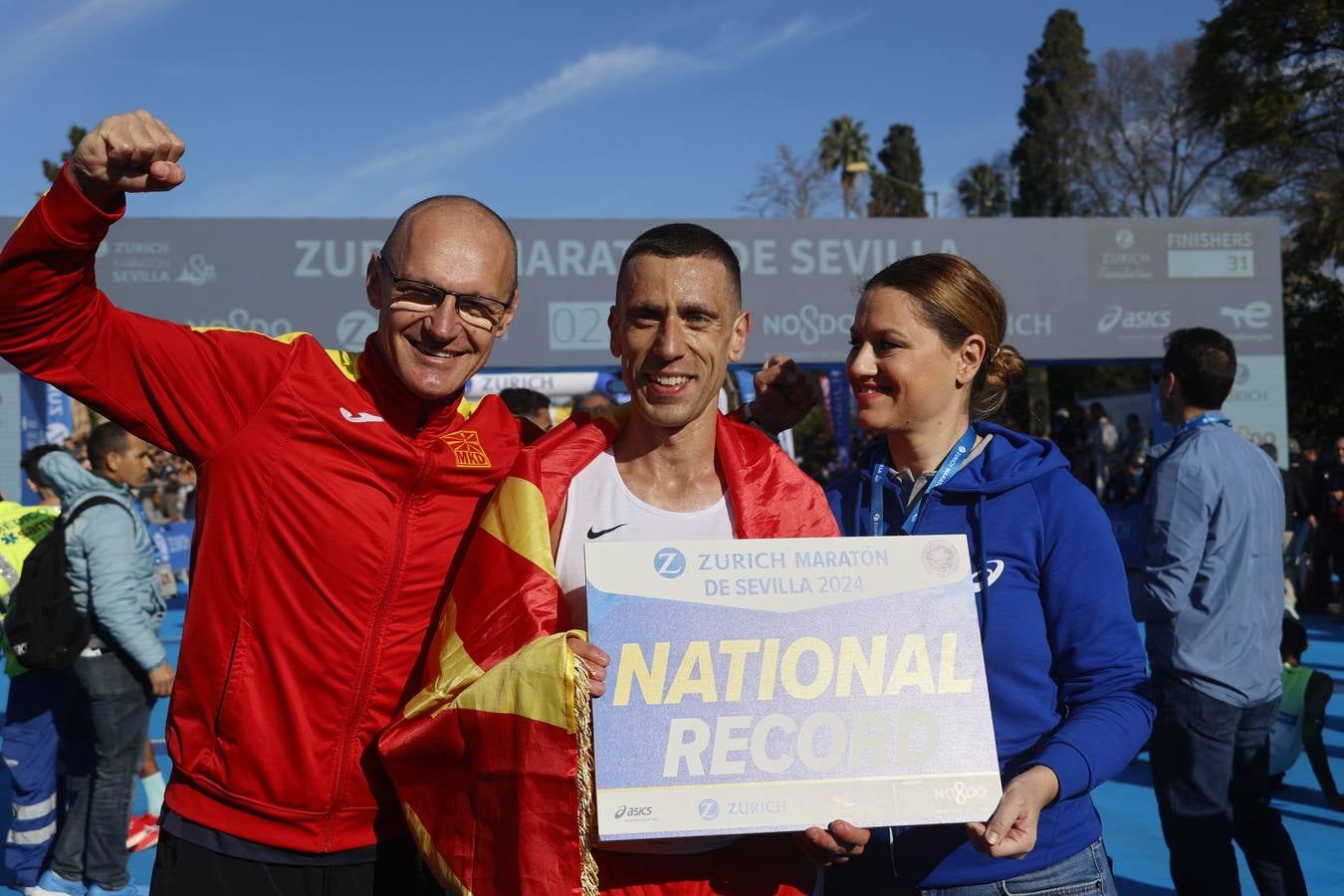 Corredores llegando a la meta del maratón