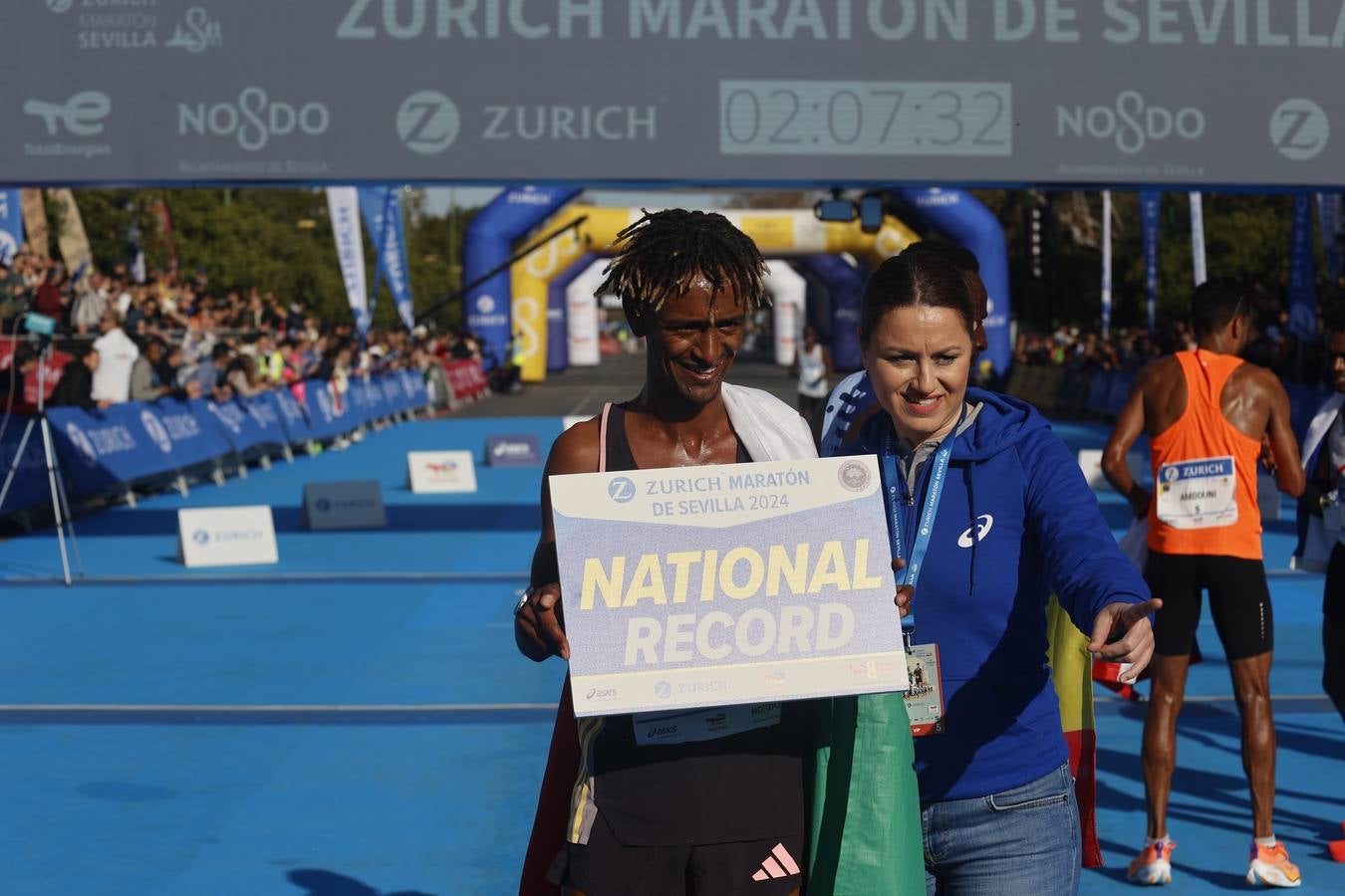 Corredores llegando a la meta del maratón