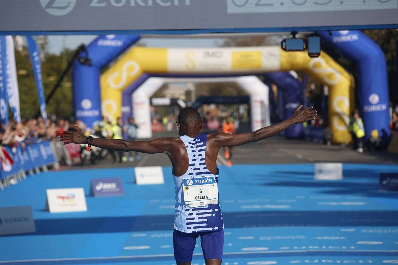 Corredores llegando a la meta del maratón
