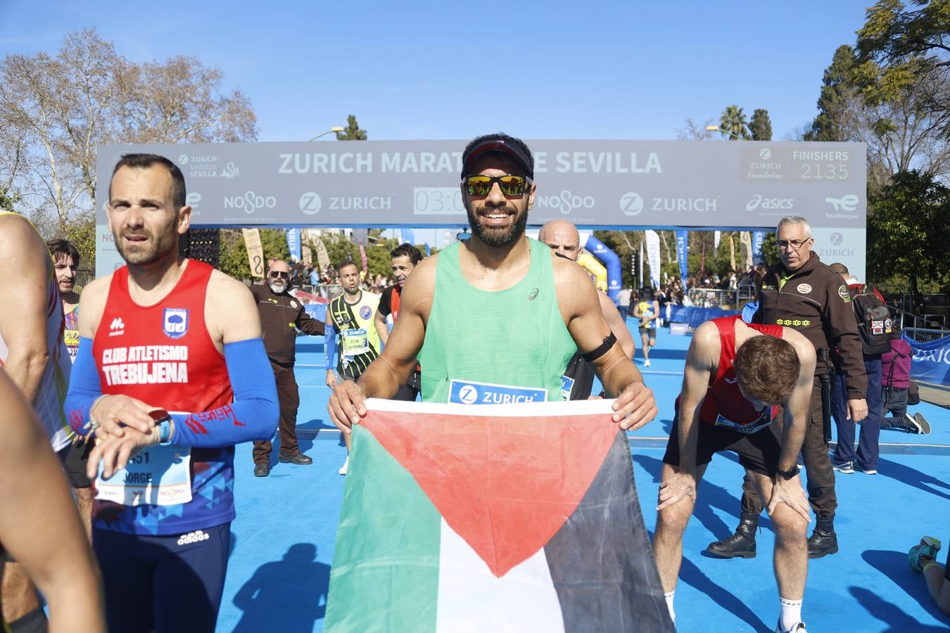 Corredores llegando a la meta del maratón